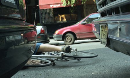 На дорогах города начали страдать велосипедисты