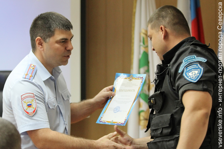 Начальник полиции в очередной раз вручил благодарственные грамоты сотрудникам охранного предприятия