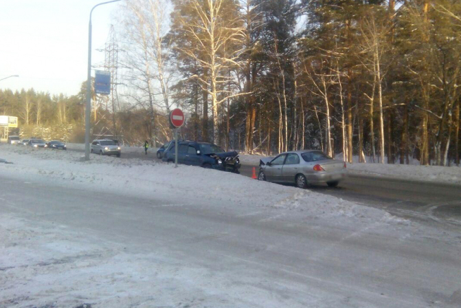 Три человека пострадали в аварии на Кузовлевском тракте