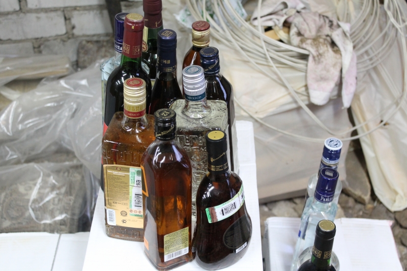 Два томича осуждены за продажу контрафактного алкоголя
