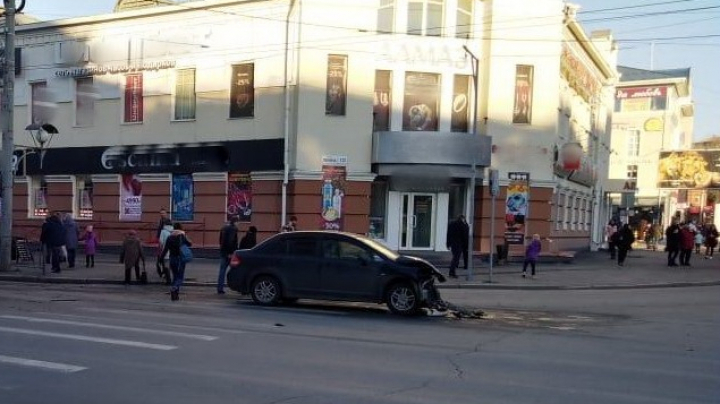 Автобус № 442 столкнулся с автомобилем в центре Томска