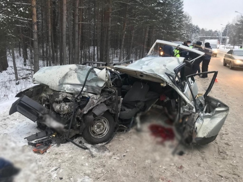 Водитель ВАЗа погиб в лобовом ДТП с лесовозом на Кузовлеской трассе