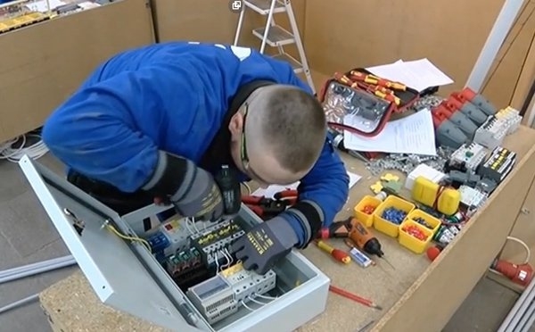 В Северске завершился TVELSkills в компетенции «Электромонтаж»