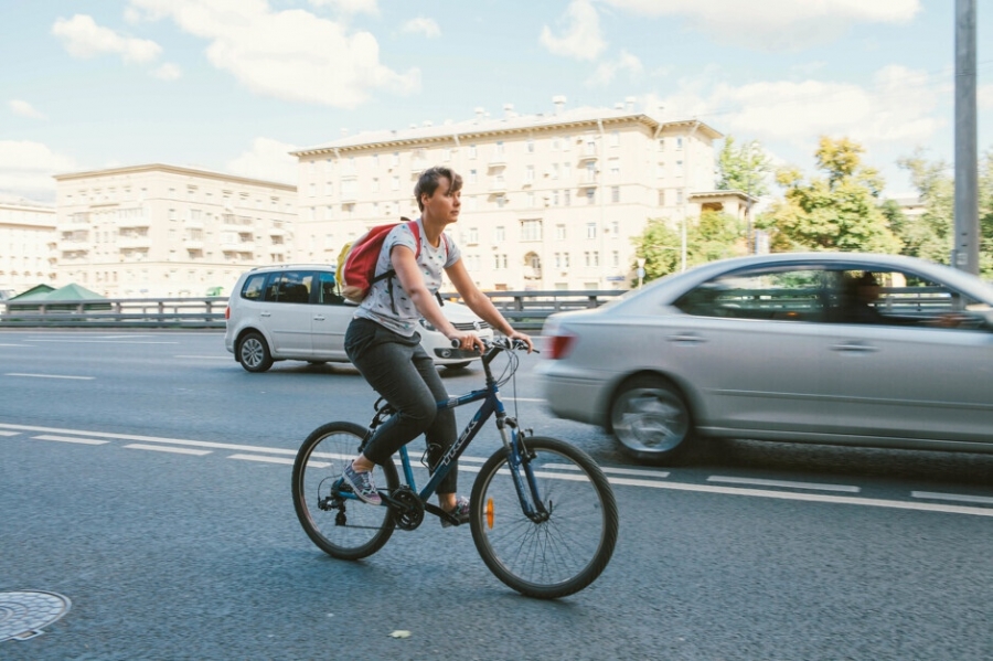 Почти половина томичей хотела бы ездить на работу на самокате или велосипеде