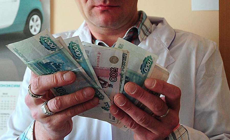 Почти половина томичей считают, что зарплата врача должна быть более 60 тысяч рублей
