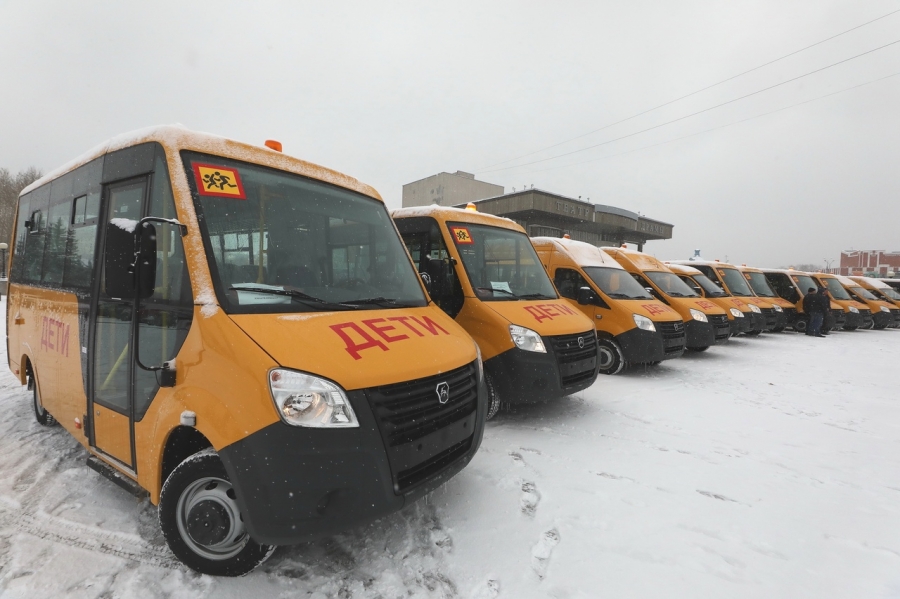 Сельские школы Томской области получили более 20 новых автобусов