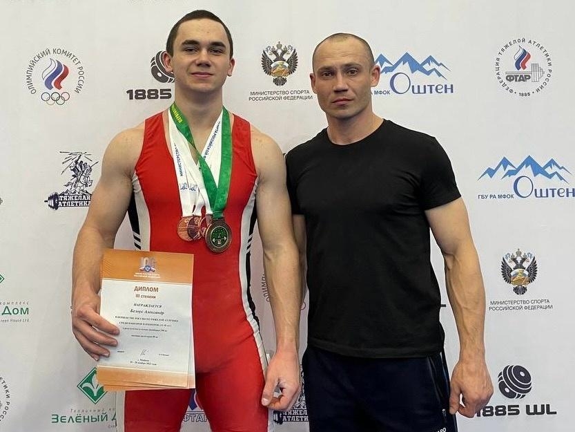 Александр Белоус стал призёром первенства России по тяжёлой атлетике